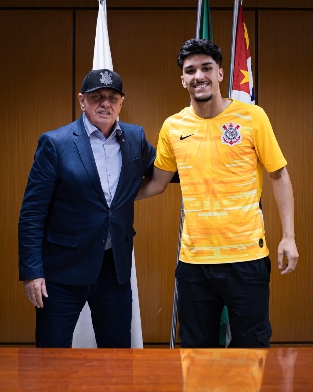 Corinthians renova contrato do goleiro Matheus Corrêa até 2028