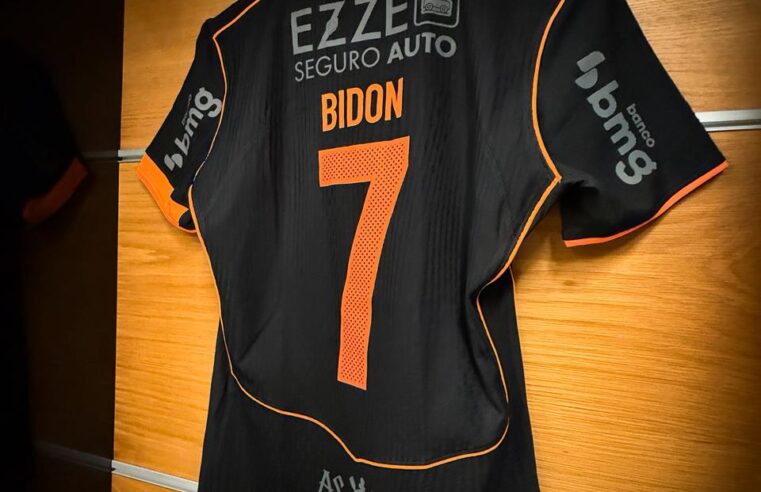 Breno Bidon estreia com a camisa sete do Corinthians
