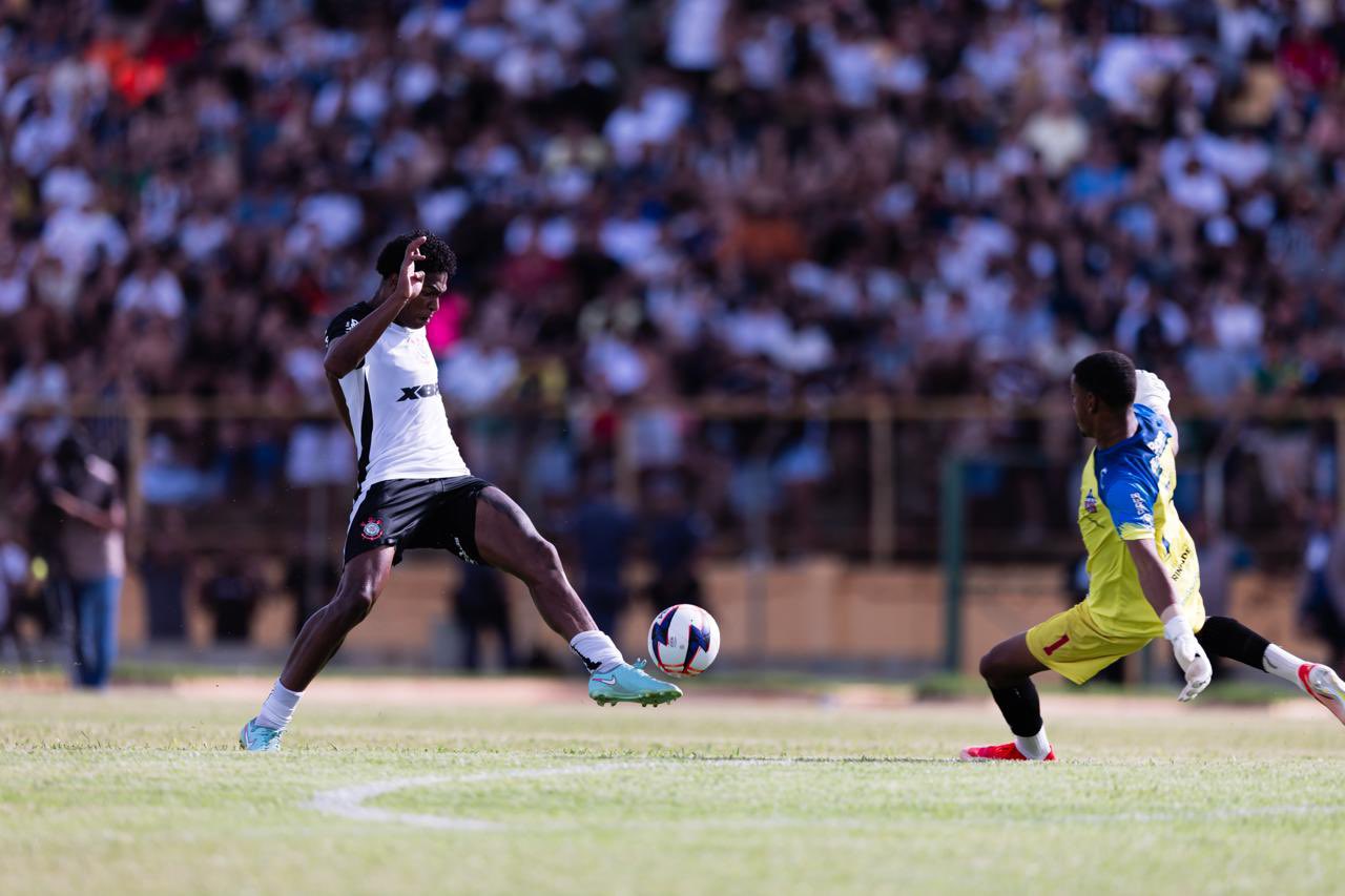 Corinthians avalia compra de Luiz Fábio Favela após destaque na Copinha