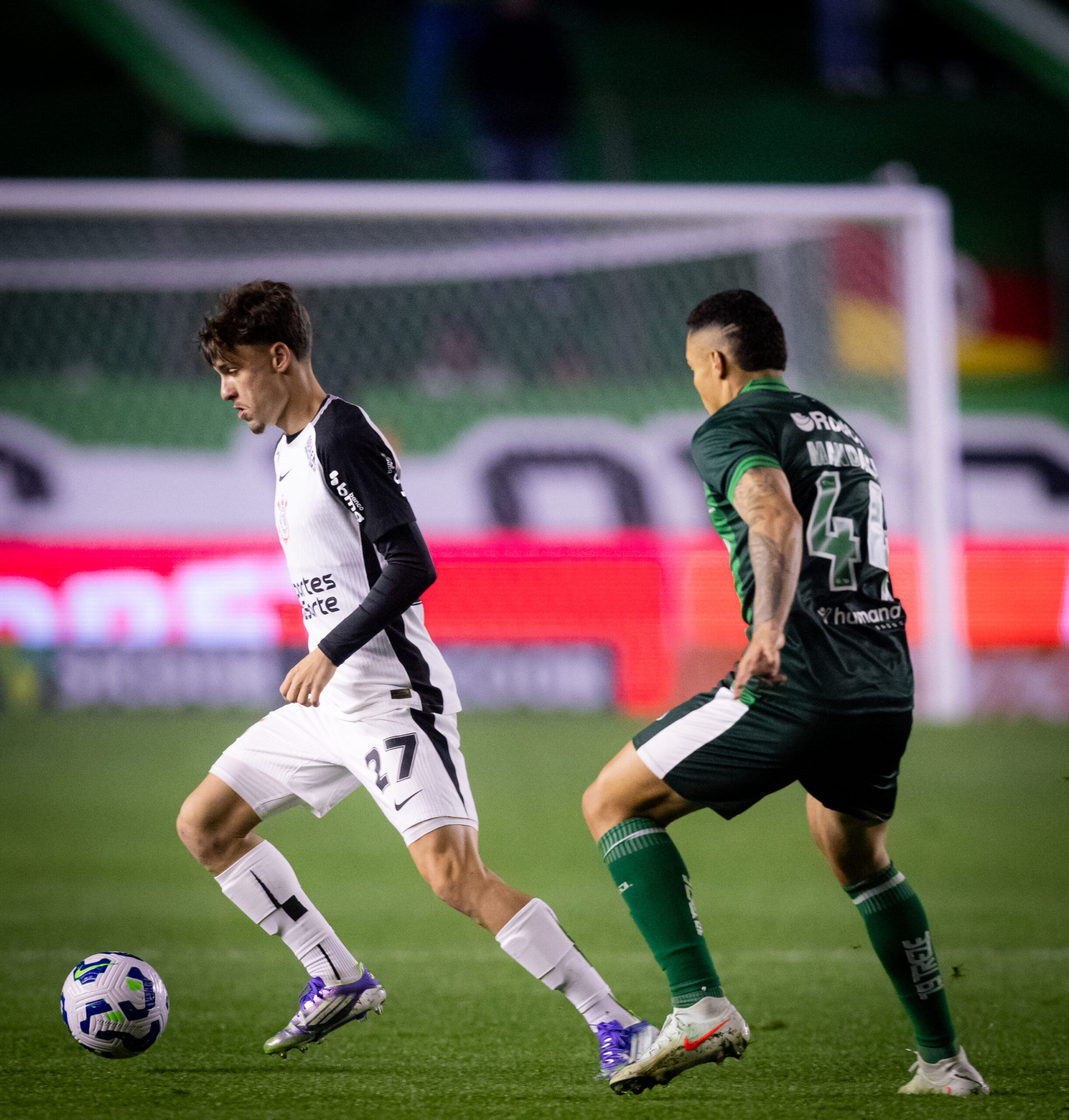 Corinthians demonstra interesse na repatriação de Luis Mandaca