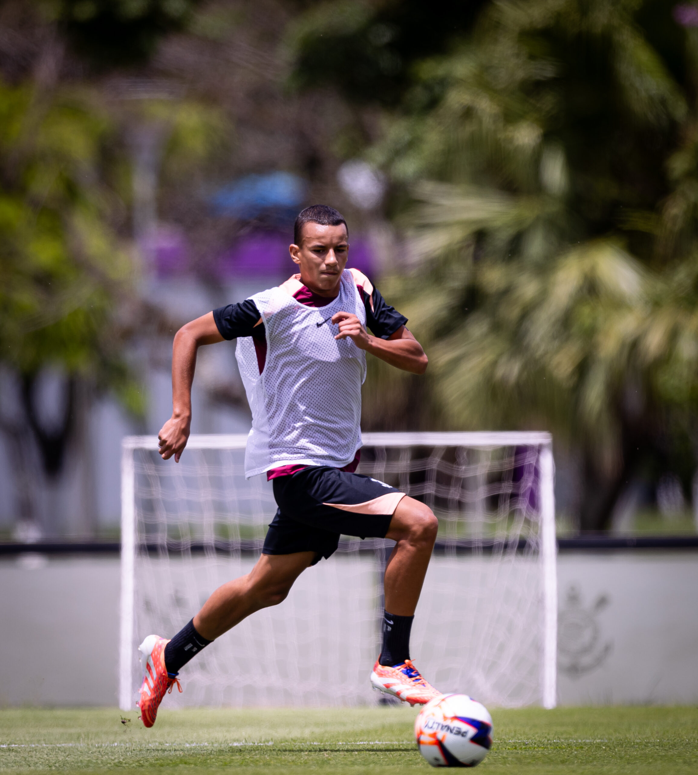 Gui Amorim é relacionado por Dorival Júnior pela primeira vez para jogo fora de casa