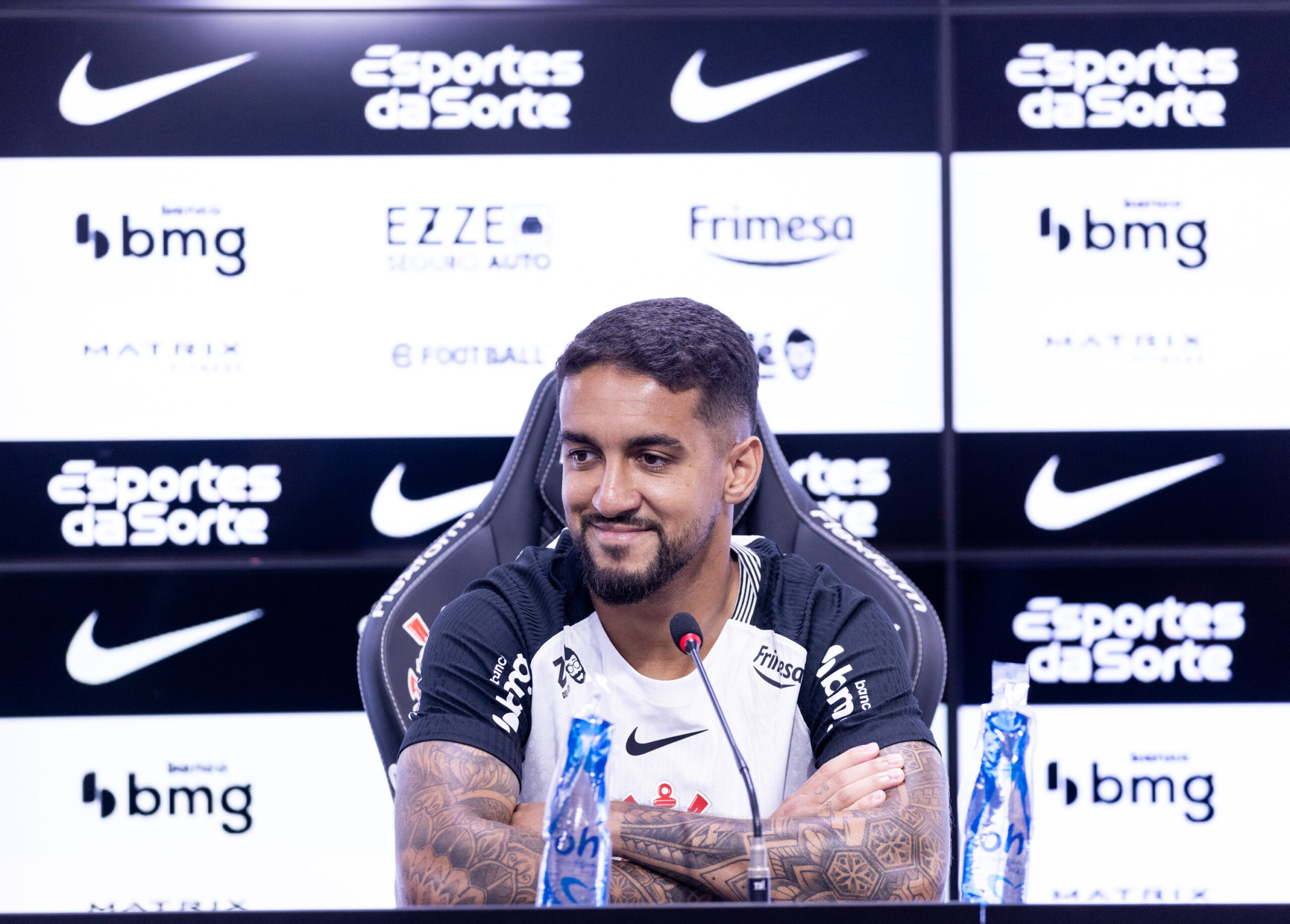 Matheus Pereira reestreia pelo Corinthians em Itaquera com participação em gol