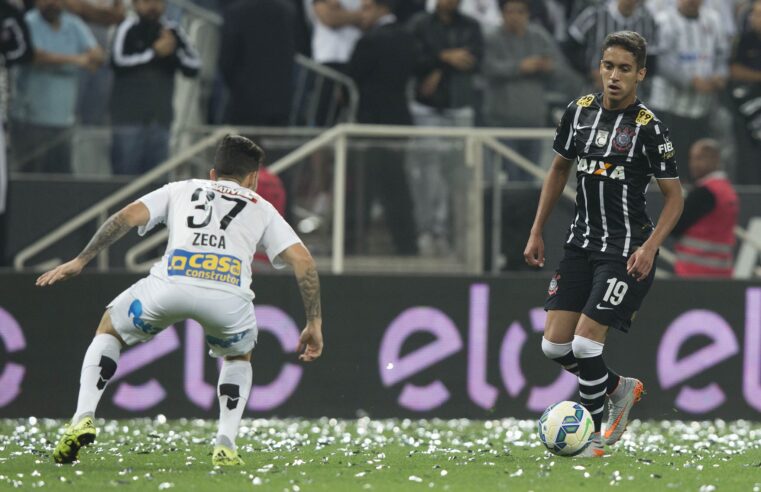 Matheus Pereira enfrenta o Santos pela primeira vez no Clássico Alvinegro após 11 anos; Relembre