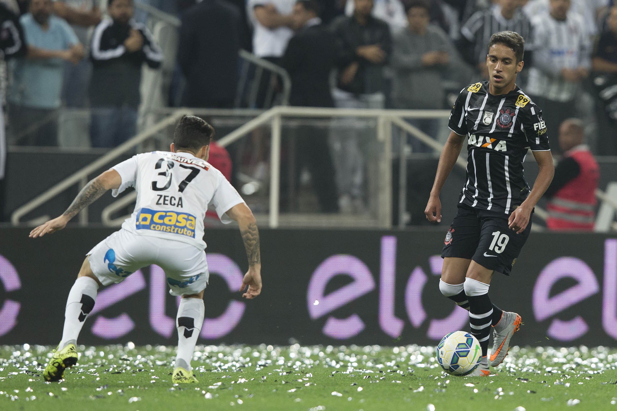 Matheus Pereira enfrenta o Santos pela primeira vez no Clássico Alvinegro após 11 anos; Relembre