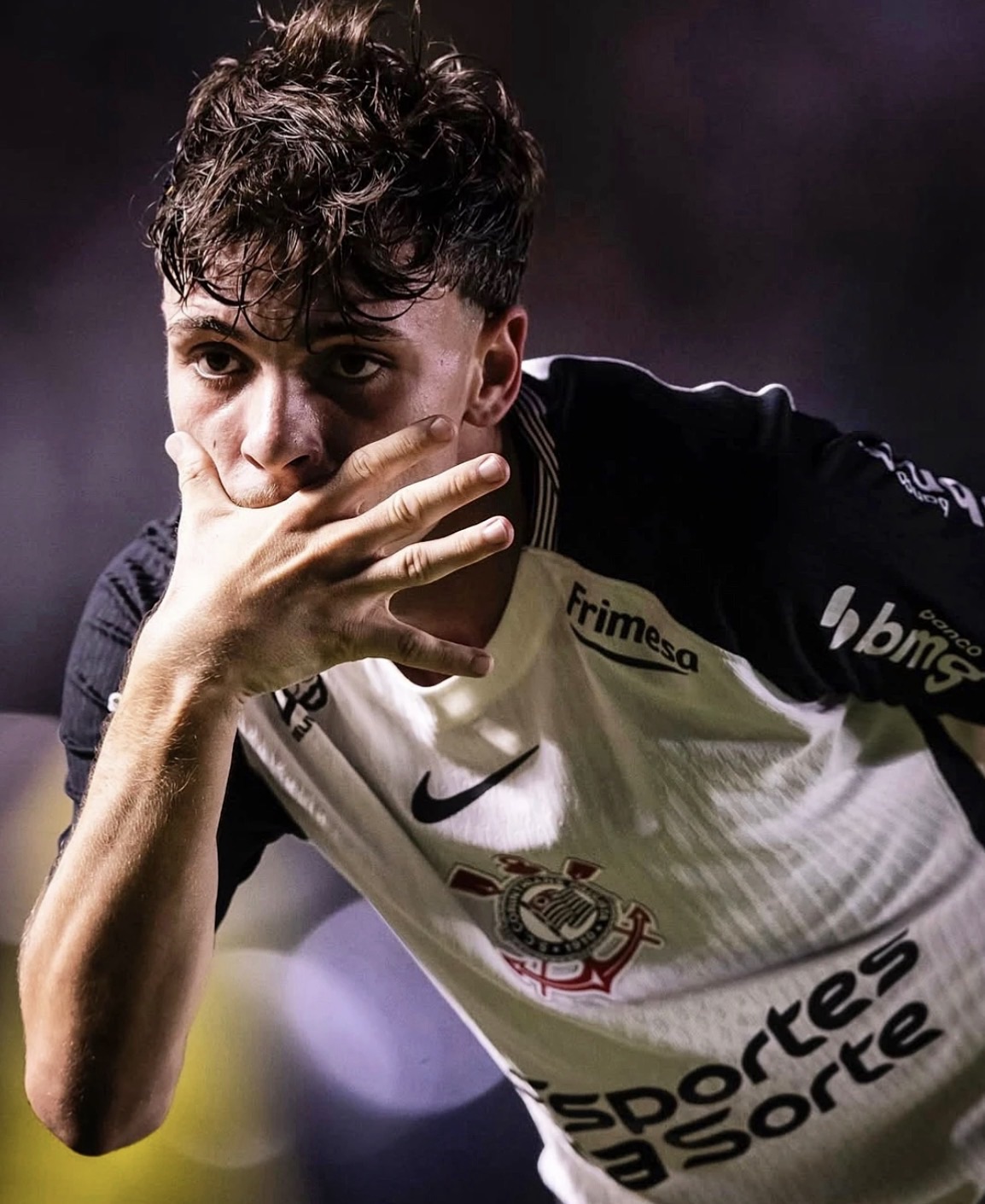 Breno Bidon entra para lista histórica de Filhos do Terrão que marcaram na Vila Belmiro