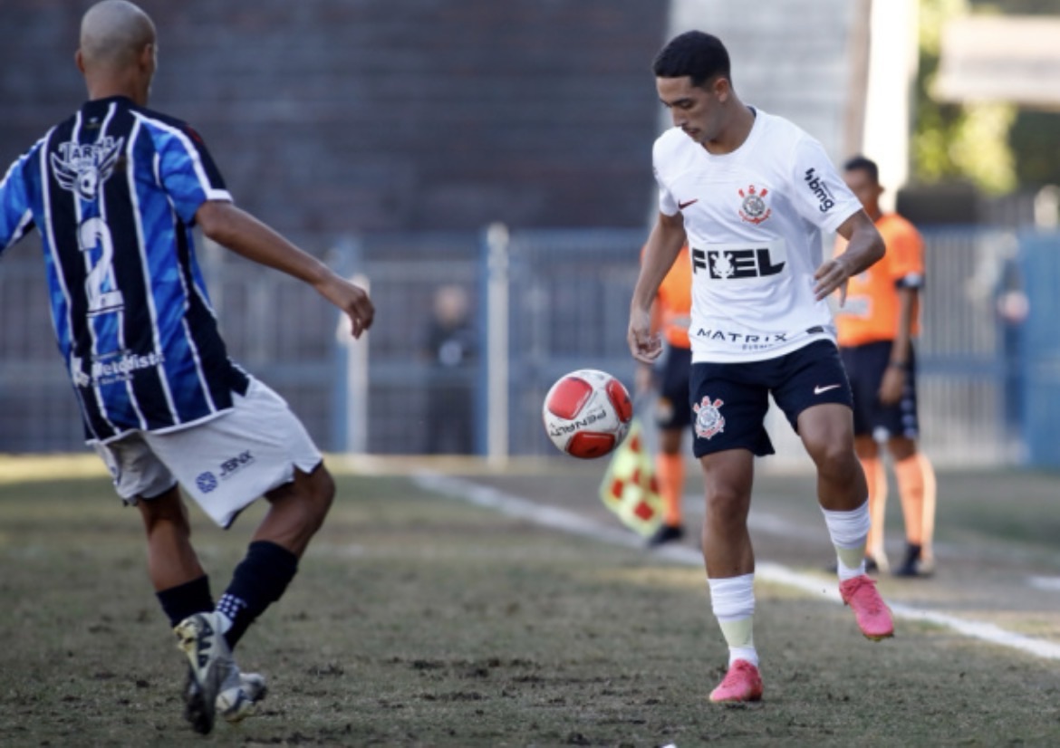 Legislação obriga Corinthians a renovar contrato com atleta da base; entenda