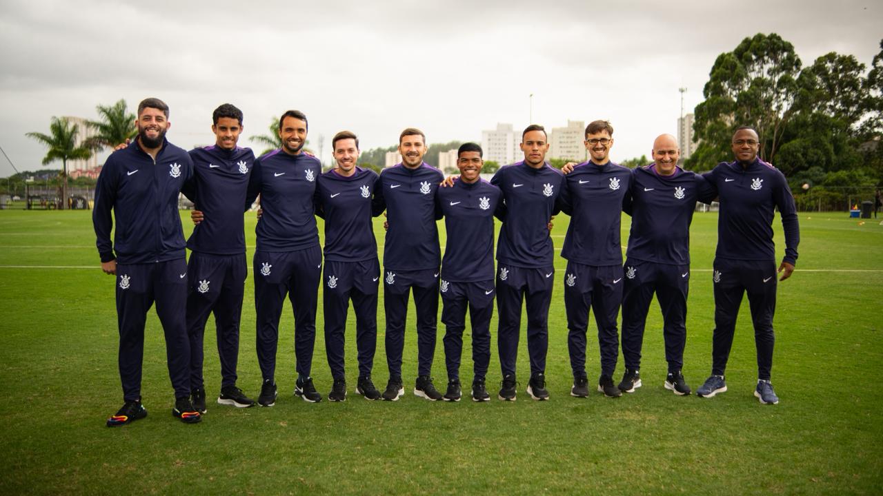 Corinthians promove integração com treinadores das categorias iniciais no CT Joaquim Grava