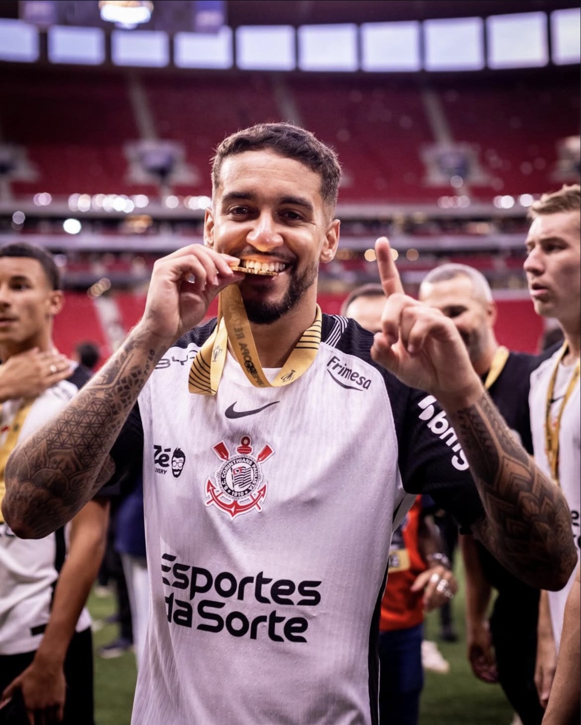 Matheus Pereira volta a ser campeão pelo Corinthians após 11 anos